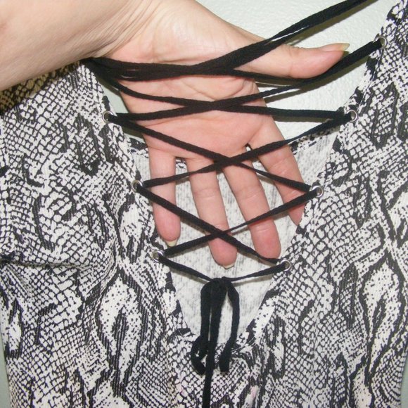 Black and White Snakeskin Print Top - Picture 6 of 14